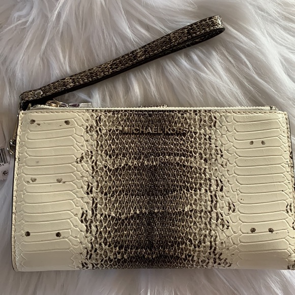NWT Michael Kors Embossed leather wristlet - Picture 2 of 7